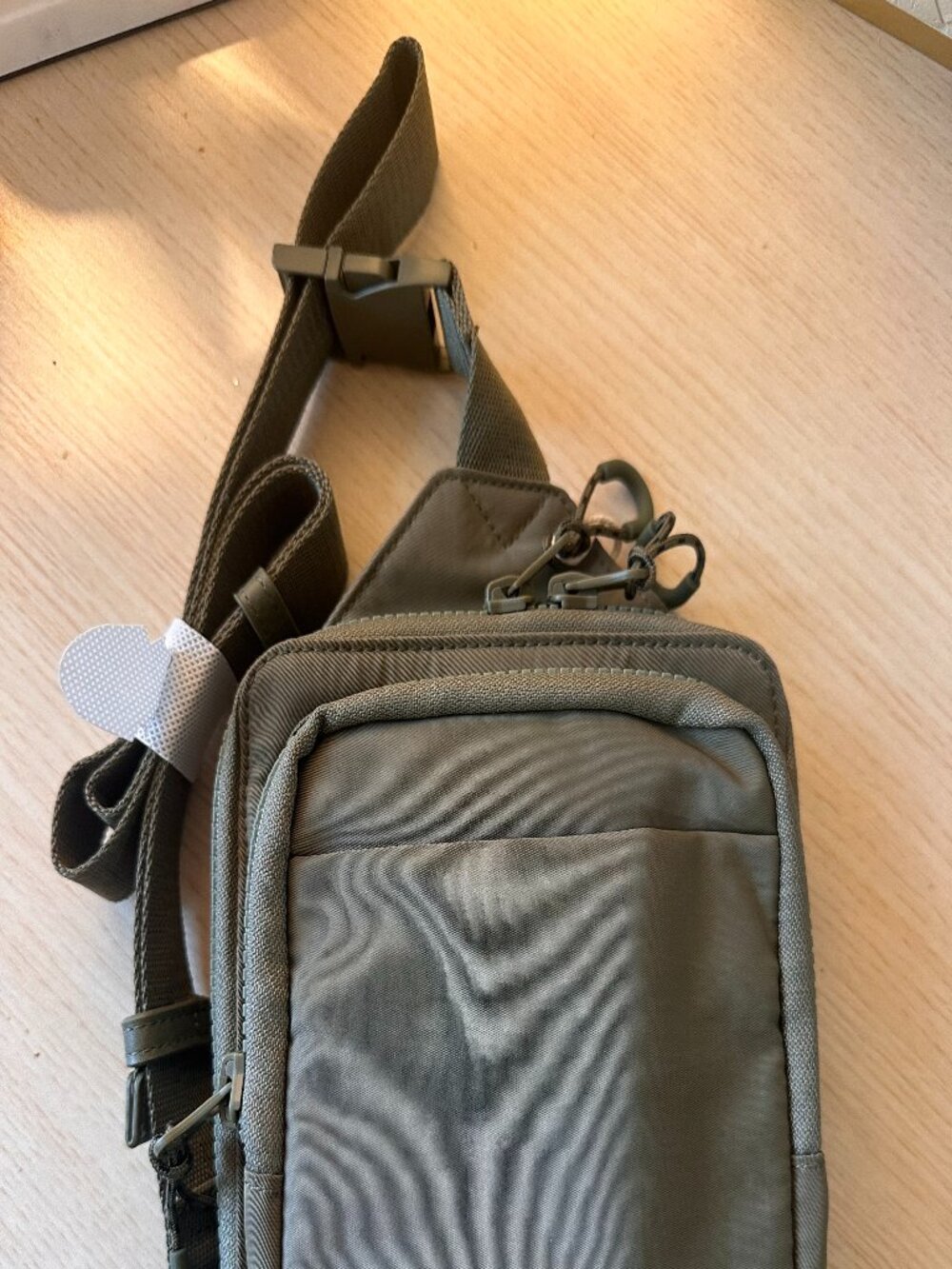 Beis "The Sport Sling" crossbody bag in Olive